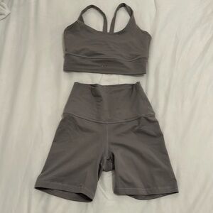 Set active sports bra and shorts
